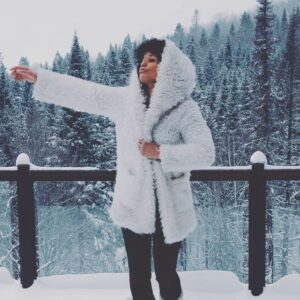 Marième Ndiaye Instagram - Don’t forget to be Awesome ✨❄️🤌🏾

#Mario #Marieme #thursdaymotivation #thursday #snow #winterwonderland #winter #black #blackhistorymonth #bhm #february #blackhistory #blackexecellence