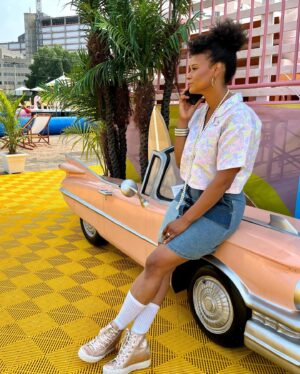 Marième Ndiaye Instagram - 🦩#Mario 

@wlknstore 🎀
@x20_rio 💘
MUA @anthoniamakeup 💗

🎥 @toutinclusrc 
@icirctele 
📸 @sarah.ouel 
.
.
.
#Marieme #ToutInclus #Icitele #RadioCanada #converse #converseallstar #tvhost #black #blackisbeautiful #blackwomen