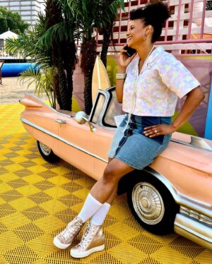 Marième Ndiaye Instagram - 🦩#Mario 

@wlknstore 🎀
@x20_rio 💘
MUA @anthoniamakeup 💗

🎥 @toutinclusrc 
@icirctele 
📸 @sarah.ouel 
.
.
.
#Marieme #ToutInclus #Icitele #RadioCanada #converse #converseallstar #tvhost #black #blackisbeautiful #blackwomen