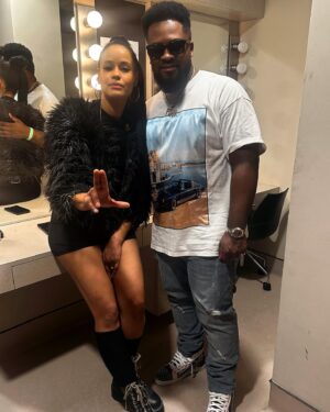 Marième Ndiaye Instagram - ✨Soirée magique & inoubliable dans un @grandtheatreqc #SoldOut pour mon Frérot @souldia.officiel 🫶🏾🙏🏾
Je suis trop fière de toi✨

@hsprods.ca 🎥
@bosslabd 🤝🏾
@lostofficiel 🫡
#Marieme #Mario #Souldia #Qcflava #Limoilou #rap