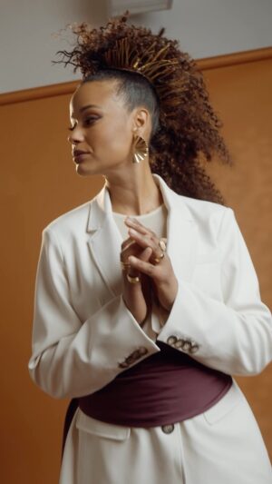Marième Ndiaye Instagram - Êtes-vous prêts pour Dynastie Unplugged ?

Dynastie Unplugged sera une soirée animée par @marieme_qc , où quelques finalistes en lice pour le Gala Dynastie offiront des performances uniques. 

Voici ce qui vous attend :
🎶 Des prestations musicales dynamiques
🎙 Une session de podcast en direct 
🎤 Des numéros de stand-up hilarants

Les noms des artistes seront annoncés sous peu 👀

Assurez-vous de réserver vos billets via le 🔗 en bio avant qu’il ne soit trop tard ! 
….

Are you ready for Dynasty Unplugged?

Dynastie Unplugged will be an evening hosted by Marième Ndiaye, where some finalists of Gala Dynastie a will deliver unique performances. 

Here’s what awaits you:
🎶 Musical performances
🎤 Hilarious stand-up comedy acts
🎙 Captivating live podcast sessions

The name of the artists will be revealed soon 👀 

Make sure to reserve your tickets via our 🔗 in bio before it’s too late!

🎥: @nine_sixteen_stories 

#semainedynastie2024 #galadynastie #bâtirsadynastie 
#mtlevents #celebrateblackculture #blackartist #blackexcellence