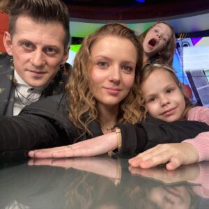 Mariia Pustova Instagram - Показ фильма «Зірки за обміном» заканчивается!
Надеюсь Вы успели посмотреть?
@zirky.movie 

Foto backstage 🎬
#зіркизаобміном #актрисапустова #марияпустовая #актрисамарияпустовая #актрисатеатраикино #пустовамаріязіркизаобміном