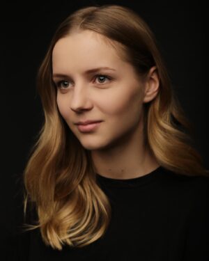 Mariia Pustova Instagram - Catchy look 📸

Headshots with gorgeous @mariapustova ✨

Foto av: POINT OF YOU
@point_of_you_foto

För att boka session kontakta oss i Instagram direktmeddelanden eller kolla vår webbsida: www.point-of-you.org

 Julia
 @stockholm_julia
 Misha
 @misha_fedorchenko

#porträttfotografering 
#scandinavianphotographer 
#porträttfotografstockholm 
#swedishfilm 
#swedishactor 
#skådespelare 
#skådespelerska