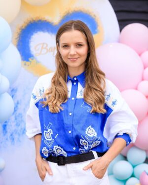 Mariia Pustova Instagram - Букін коли поглянув на це фото, сказав, що я могла би бути гарним консультантом від Оріфлейм чи Эйвон 🤣