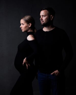 Mariia Pustova Instagram - Упевнено можу сказати, що це моє найкраще портфоліо
Ну і сьогодні ми з @maksymbukin отримали головні ролі
Сьогодні в 17:23 з’явилась наша маленька перемога
Непростий час, складно емоційно, але життя перемагає
Скоро будемо знайомити з нашою принцесою, а наразі привітайте нас 💙💛

Дякуємо за фото @molochkov_nikita