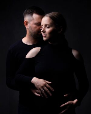 Mariia Pustova Instagram - Упевнено можу сказати, що це моє найкраще портфоліо
Ну і сьогодні ми з @maksymbukin отримали головні ролі
Сьогодні в 17:23 з’явилась наша маленька перемога
Непростий час, складно емоційно, але життя перемагає
Скоро будемо знайомити з нашою принцесою, а наразі привітайте нас 💙💛

Дякуємо за фото @molochkov_nikita