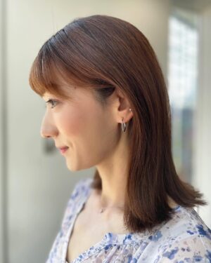 Mariko Dou Instagram - おはようございます😃
金曜日の衣装は、

☆ワンピース… #laissepasse 
☆アクセサリー… #starjewelry

でした👗✨

暑い日が続きますね💦
今週も頑張りましょう❣️

 #大下容子ワイドスクランブル #ワイドスクランブル #ニュース #テレビ朝日 #堂真理子 #アナウンサー #アナウンサー衣装