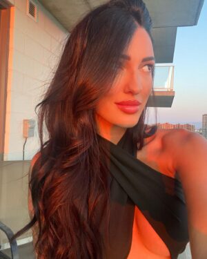 Marilou Lacharité Instagram - Tell me something that'll make me look at u like that .