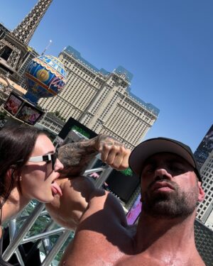 Marilou Lacharité Instagram - What happens in Vegas… 🙃❤️

@mariloulacharite 

#fitcouple #couplegoals #poolday #couple #fitnessmotivation #beachbody