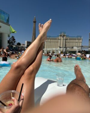 Marilou Lacharité Instagram - Promis, c’est dans les dernières photos 
☀️🕶️🌆

#lasvegas #vegasbaby #rooftop #vegasstrip