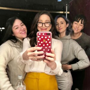 Marin Hinkle Instagram - Happy early morning with my favorite glam squad #todayshow #newyork #themarvelousmrsmaisel