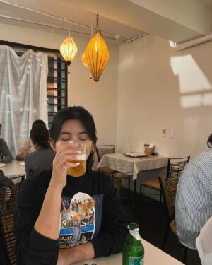 Marina Namiki Instagram - 🍺
ぷはあー

蒸し暑い日に染み渡る、琥珀色の飲み物。

#vietnamfood #phoga #beer