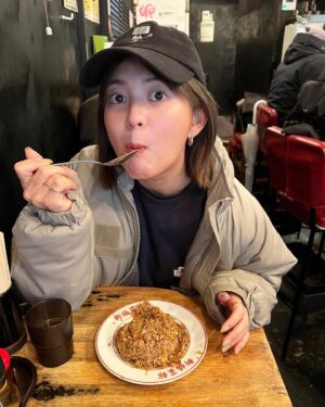 Marina Namiki Instagram - 🍜🍜🍜
もりもり食べた日。

ラーメン、チャーハンのセット幸せだった。

#雨の日
#休日のお昼ごはん 
#半ラーメン半チャーハン 
#しあわせ
#セット
#並木万里菜#テレビ朝日アナウンサー#テレビ朝日#テレ朝#アナウンサー