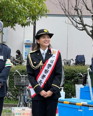Marina Namiki Instagram - 👮🌸
地元、葛飾署の一日警察署長を務めさせていただきました。

今日から4/15までの10日間『春の全国交通安全運動』期間です。
交通ルールのたいせつさを改めて実感し、
地元のみならず全国から交通事故が一件でも減るように
正しい自転車や自動車の乗り方を守っていきたいとおもいます😌

モンチッチくんとも初ドライブで
隣にいて安心感がすごかった...

葛飾警察署のみなさま本日はありがとうございました。

#一日警察署長 
#葛飾署
#並木万里菜#テレビ朝日アナウンサー#テレビ朝日#テレ朝#アナウンサー