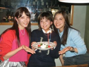 Marina Namiki Instagram - 🎂🍷
少し前にはなりますが...
ふたりが誕生日をお祝いしてくれた😎

つむちゃんが持っていたデジカメで撮ったら
こんな風合いに。
この感じがエモくていい。

#いつもありがと
#末長くよろしくね

#三谷紬
#斎藤ちはる
#並木万里菜
#テレビ朝日アナウンサー#テレビ朝日#テレ朝#アナウンサー