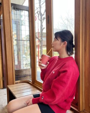 Marina Namiki Instagram - 🍨☕️
アイスコーヒーの時期がやってきました。

心地よい酸味とフローラルのような香りでおいしい〜
ちょっと休憩してから公園にいきました。

ドッグランにいるわんこたちに目が釘づけ👀
走り回って、遊んで、楽しそうなわんこたちを見たら
こちらまで幸せになる。

#coffeebreak
#アイスコーヒーの季節 
#今日は暑かった

#並木万里菜#テレビ朝日アナウンサー
#テレビ朝日#テレ朝#アナウンサー