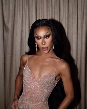Marina Summers Instagram - Hello, love. All dressed up 💘

First show in Manila last night! Sooo happy be back and sweatin! Thank you for coming to see all the beautyyyyy! 💋
Wearing @maraxchua 
Styling @paulxsese 
Hair and photo by @carloroblico 
Shoes @jojobragaisofficial