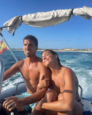 Marina Valdés Instagram - Hagámonos de todo menos falta ✨❤️ felices 32 persona favorita en cualquier rincón del mundo mundial 🌍