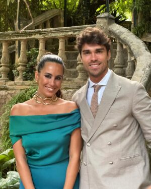 Marina Valdés Instagram - Que sigáis siendo siempre lo mejor que os ha podido pasar @alex.silvestresz & @carmen.estelrich ✨🤍 os adoro 

👗 @ladypipa