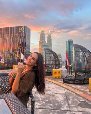 Marina Valdés Instagram - 🎞 This all is Kuala Lumpur 
1. Los tronos en las Petronas 
2. La parte neoyorkina de KL
3. La musulmana
4. La india
5. La china (siguiendo los pasos de @alexovi7 y @mery_gurre) 
6. La selvática
7. La gastronómica 
8. @ribelles6 no puede ni mantener los ojos abiertos cuando come los dimsum con Estrella michelin 
9. Las trona sigue con las Petronas 
10. Sunset y arcoíris en el helipuerto que a partir de las 18 hace las veces de rooftop