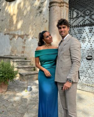 Marina Valdés Instagram - Que sigáis siendo siempre lo mejor que os ha podido pasar @alex.silvestresz & @carmen.estelrich ✨🤍 os adoro 

👗 @ladypipa