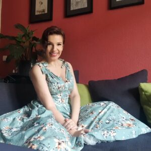 Marina Weisband Instagram - Es gibt herzzerreißende und schwer zu lösende Probleme. Die bearbeite ich auf Twitter unter @afelia.

Es gibt leicht zu lösende Probleme.
 Beispiel: ich hatte keinen passenden Schmuck für dieses Kleid. Ich habe passenden Schmuck aus Fimo gemacht.