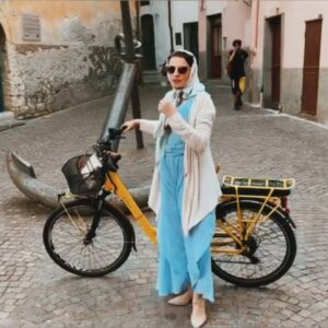 Marina Weisband Instagram - Wenn du ein Dinner hast, aber mit dem Rad bei Wind anreisen musst