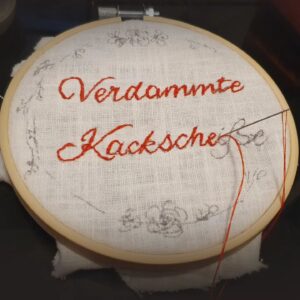Marina Weisband Instagram - Ja, ich habe Kommentare zur Weltlage. Nett dass ihr fragt.
#Stickerei #schimpfwörter
