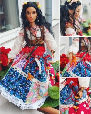 Marina Weisband Instagram - Ich habe meinen Charakter Yuri als Barbie gebaut. Gesicht und Haar modifiziert, Kleidung genäht, Details aus Kunstleder, Ketten und Fimo.
#dollcustom #ooak #barbie