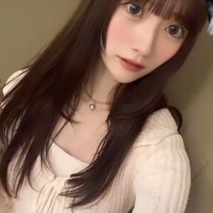 Marina Yamada Instagram - .
最近の美容事情🤍

髪の毛ひさしぶりにカットしてもらった‪✂︎‬

最近は伸ばしてるから毛先整えるくらいだったんだけど
前の方だけレイヤー入れてもらってオシャレな感じになった♡
前髪も切ったよ〜 ぱっつん楽！カラーもとってもかわいい🪻
@akiyamasensei_aid 
ありがとうございます( ◜ω◝ )

あとクインベル表参道 (@quinbelle_omotesando )
さんで美容鍼してもらってきた！
ひさしぶりに鍼したかも🪡

気になってたむくみとかほうれい線とかを中心に
アプローチしてもらって
終わった瞬間すっきりしててびっくりした。
個人差あると思うけど、
わたしは左右差とかもあったんだけど
そこもおわったあと触ってみたら改善されてて感動した🥹
頭周りとか目元とかもほぐれて、気持ちよかったな〜

定期的にいくのがやっぱいいからちゃんと通う！☺︎

みんな是非行ってみて欲しいんだけど
わたしの投稿を見て予約すると
18,000円の美容鍼コースが9,000円で受けられるみたい！
なので是非使ってみてね！☺︎

#pr