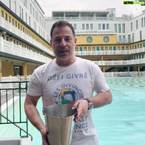 Mario Barravecchia Instagram - Hello les amiiiis 🥰

J'ai relevé le défi #IceBucketChallenge 🤩

Faites comme et soutenez l' @arsla_ et la lutte contre la maladie de Charcot. 

Pour participer au Défi Givré, le principe est simple :

💳 Faire un don sur www.defigivre.org
🪣 Filmez-vous en train de réaliser le challenge
🤝 Nommez 3 personnes
📲 Postez la vidéo sur vos réseaux avec les hashtags #défigivré et #IceBucketChallenge en mentionnant l’ARSLA et les @les_invincibles_au

Hâte de voir vos posts 😊

Pour ma part, je vais nommer mes amis @nikosaliagas @jp.lacoste et @lianefoly
pour relever le défi ! 🪣

Je vous embrasse 😘