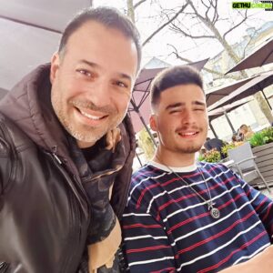 Mario Barravecchia Instagram - Petite halte en terrasse 😉😜
au #cafefrancais

#luxembourg #pereetfils #goodtimes