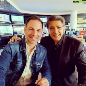 Mario Barravecchia Instagram - Belle après-midi dédicaces avec l'ami #Fredo pour la sortie de son nouvel album de duo.
Merci pour cette belle chanson avec toi #lesitaloamericains

#fredericfrancois