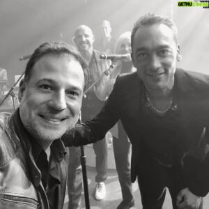 Mario Barravecchia Instagram - Merci à mon ami @frederic_francois_officiel de m'avoir fait partager un beau duo sur son nouvel album qui sortira en janvier pour ses 50 ans de carrière.
Un artiste fidèle et humble qui a vendu plus de 35 millions d'albums !
Une belle fête aussi à l'@olympiahall aux côtés de @michel_drucker_off le #boss
@jean_baptiste_guegan @fredzeitoun @sandrakimofficial