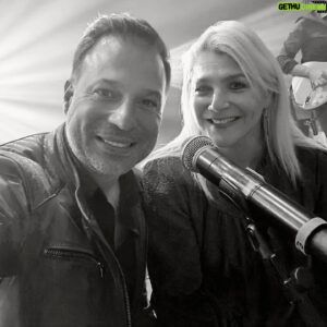 Mario Barravecchia Instagram - Merci à mon ami @frederic_francois_officiel de m'avoir fait partager un beau duo sur son nouvel album qui sortira en janvier pour ses 50 ans de carrière.
Un artiste fidèle et humble qui a vendu plus de 35 millions d'albums !
Une belle fête aussi à l'@olympiahall aux côtés de @michel_drucker_off le #boss
@jean_baptiste_guegan @fredzeitoun @sandrakimofficial