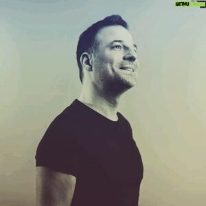 Mario Barravecchia Instagram - Hello les amiiiiiis :-)

Je compte sur vous pour partager un max le lien suivant :

https://kuronekomedia.lnk.to/LaOuTuCours

Et télécharger ma nouvelle chanson #laoutucours

Belle journée à tous.

#marioofficiel