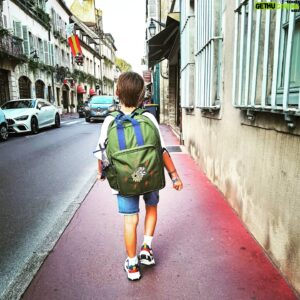 Mario Barravecchia Instagram - Bonne rentrée à tous les enfants et aux parents aussi ♥️
Vive l'école ☀️🎒👬💪

#rentreescolaire