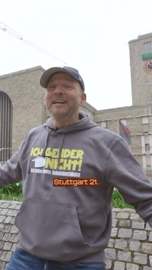 Mario Barth Instagram - Stuttgart 21 sollte das Schwabenländle verbinden, sorgt aber für Kopfzerbrechen. 🥲

Die Kosten sind explodiert, und die Fertigstellung verzögert sich eventuell bis nach 2025. 💸

Technische Probleme wie Überflutungsgefahr und schlechter Brandschutz könnten S21 unbenutzbar machen – extreme Regenfälle könnten Stuttgart 21 sogar „aufschwimmen“ lassen. Die Lösung, den Bahnhof zu fluten, bringt neue Gefahren. Er könnte vielleicht nie eröffnen. 🚉⚰️💸

Nicht verpassen: @mariobarth erkundet am 17. April um 20:15 bei @rtl_de die Turbulenzen um Stuttgart 21 in ‚Mario Barth deckt auf‘.

#Stuttgart21 #mariobarth #rtl #mariobarthdecktauf