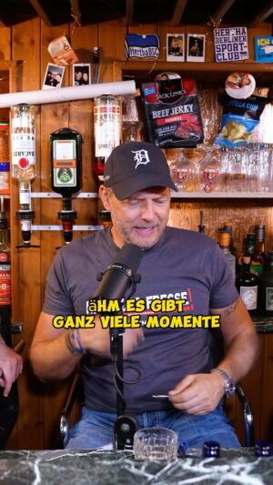 Mario Barth Instagram - Es ist einfach so schön wenn man einfach nur lachen kann. Nehmt es doch alles ein bisschen mit Humor. @diedeutschenpodcast @shayangarcia und @nizarcomedy sind der Beweis dafür, dass es geht. Was sagt ihr?