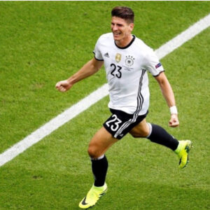 Mario Gomez Instagram - Liebe Fans, der Text für meinen Post ist leider zu lang. Ihr findet den kompletten aber auf Facebook. Den Link zu meinem Account findet ihr in der Bio. Euer Mario