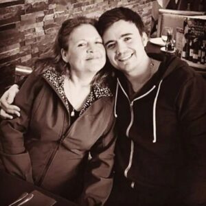 Mario Guerrero Instagram - Te amo mamá, hoy y siempre.
¡Feliz día a todas las mamás del mundo 🌎!

#felizdia #diadelamadre #felicidadesmamá