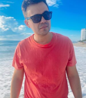 Mario Guerrero Instagram - Hoy celebro un año más de vida y de experiencias inolvidables! Gracias a todos por sus saludos 💛
#godislove #love #music