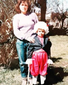 Mario Guerrero Instagram - Madre mía, 

Sé que mi amor no se compara con el que sientes tú por mi, pero aún así no deja de ser eterno… infinito. 

Te amo mamá …feliz cumpleaños! ❤️
