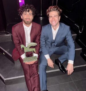 Mario Marzo Instagram - Premio Ondas 2024 ✨

Seguimos asimilando la noche de ayer. Gracias por escucharnos, por dejar que os acompañemos y por compartir vuestro tiempo con nosotros. Os queremos mucho.

Gracias infinitas @premiosondas, @keeperexperience @podimo_es 

📸 Víctor Lerena y Elena Buenavista

Traje para recordarlo siempre de @mansolutely