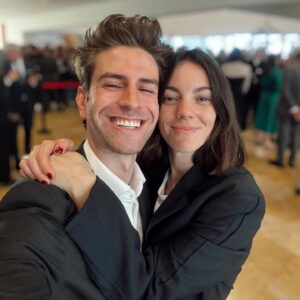 Mario Marzo Instagram - @vickyluengo Premio Princesa de Girona Arte 2024!!!!

Atónito por mi encuentro con SM la Reina, ilusionado de volver a colaborar con la @fundacionprincesadegirona y orgullosísimo de compañar a Victoria y poder colaborar junto a ella! (No sé si lloró más ella al recibir el premio o yo 😭)

Menudo fin de semana más completo… SM la Reina Letizia, Princesa de Girona y Reina Roja ;)