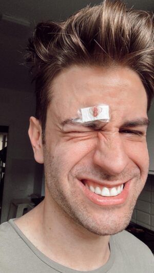 Mario Marzo Instagram - Heridas de guerra 🫡

En el episodio de hoy de “Coach Motivacional que atribuye todo al estoicismo” afronto una de las batallas más dura a las que un ser humano puede enfrentarse: una ventana en la oscuridad.

Un abrazo grande y ánimo con todo!!