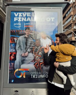 Mario Marzo Instagram - Punto final a Operación Triunfo 2023 😢

El destino ha querido que durante la Final de OT yo tenga un concierto junto al Teatro Real en Salamanca, así que ni podré verla, ni habrá tabla el martes… pero de todas formas, la final no es para valorar ni juzgar si no para disfrutar del esfuerzo y trabajazo de estos 3 meses!

Gracias @tinet_rubira y @enriclucena por esta oportunidad única y por valorar mi opinión y animarme a compartirla.
@xusojones eres el mejor mentor que he podido encontrar. Eres un ejemplo de profesional y todavía más de persona. Gracias por hacernos el trabajo tan ameno. Nadie nunca dará paso a los vídeos como tú 💃 

Gracias a los profes por cuidar, enseñar y encauzar no sólo a los concursantes si no a todas las personas que han visto 1 minuto de esta edición. Como todos los buenos profesores, estáis infravalorados.

Al jurado, gracias por asumir un trabajo tan cuestionado y que nunca se puede hacer bien. Es muy difícil criticar a unos concursantes tan buenos pero muy fácil criticar al jurado. Felicidades por esta edición.
Gracias a los 16 por darle sentido a todo esto y a todxs vosotrxs por apoyarme y uniros a un debate tan interesante sobre música y arte. Me habéis acompañado mucho.
En mi tabla os doy un 5 sobre 5.

Este proyecto ha significado mucho más para mí de lo que me imaginaba, sobre todo por hacerlo rodeado de un equipo tan cercano, trabajador y profesional; de una calidad humana indescriptible. Os lo dije ayer con lágrimas en los ojos y lo repito ahora, os voy a echar de menos de verdad. @_alejacastello @ruthjimeneztv @veronikapareja @noegalera @belenagaynor @operaciontriunfo 
Ojalá coincidamos pronto 🤍 Gracias equipo.

Todos a ver la gala el lunes a las 22h en @primevideoes y a votar!!
#ot2023