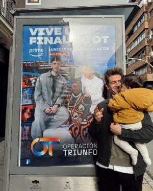 Mario Marzo Instagram - Punto final a Operación Triunfo 2023 😢

El destino ha querido que durante la Final de OT yo tenga un concierto junto al Teatro Real en Salamanca, así que ni podré verla, ni habrá tabla el martes… pero de todas formas, la final no es para valorar ni juzgar si no para disfrutar del esfuerzo y trabajazo de estos 3 meses!

Gracias @tinet_rubira y @enriclucena por esta oportunidad única y por valorar mi opinión y animarme a compartirla.
@xusojones eres el mejor mentor que he podido encontrar. Eres un ejemplo de profesional y todavía más de persona. Gracias por hacernos el trabajo tan ameno. Nadie nunca dará paso a los vídeos como tú 💃 

Gracias a los profes por cuidar, enseñar y encauzar no sólo a los concursantes si no a todas las personas que han visto 1 minuto de esta edición. Como todos los buenos profesores, estáis infravalorados.

Al jurado, gracias por asumir un trabajo tan cuestionado y que nunca se puede hacer bien. Es muy difícil criticar a unos concursantes tan buenos pero muy fácil criticar al jurado. Felicidades por esta edición.
Gracias a los 16 por darle sentido a todo esto y a todxs vosotrxs por apoyarme y uniros a un debate tan interesante sobre música y arte. Me habéis acompañado mucho.
En mi tabla os doy un 5 sobre 5.

Este proyecto ha significado mucho más para mí de lo que me imaginaba, sobre todo por hacerlo rodeado de un equipo tan cercano, trabajador y profesional; de una calidad humana indescriptible. Os lo dije ayer con lágrimas en los ojos y lo repito ahora, os voy a echar de menos de verdad. @_alejacastello @ruthjimeneztv @veronikapareja @noegalera @belenagaynor @operaciontriunfo 
Ojalá coincidamos pronto 🤍 Gracias equipo.

Todos a ver la gala el lunes a las 22h en @primevideoes y a votar!!
#ot2023