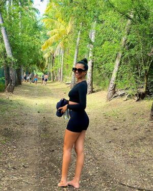 Marion Marimoutou Instagram - Mais quelle aventure ! C’est un pur plaisir de vous partager sans cesse des messages d’amours pour notre île.. 🇷🇪 Cette fois-ci est assez unique pour moi tout simplement grâce aux personnes uniques qui ont contribué à cette mission protection. Du partage, de l’entraide, des rires, de la découverte… Des moments tellement simples qui finalement sont vraiment les plus riches. Un grand merci à l’homme de la situation évidemment @pikpiktours . Merci également aux organismes comme @ultrapremiumdirect , @youcare_fr et toutes les équipes qui ont géré cette semaine à merveille.  La Réunion vous remercie du fond du cœur, vous serez toujours les bienvenus ❤️ #974island #collaboration