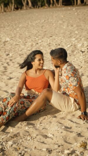 Marion Marimoutou Instagram - 𝗤𝘂𝗮𝗻𝗱 𝗹’𝗔𝗺𝗼𝘂𝗿 𝗶𝗻𝘀𝗽𝗶𝗿𝗲 𝗹𝗲 𝘀𝘁𝘆𝗹𝗲 ! 👩🏻‍❤️‍💋‍👨🏽 
🧡 Se coordonner avec Doudou pour encore plus de complicité 🤭

𝘚𝘩𝘰𝘱𝘱𝘦𝘻 𝘯𝘰𝘴 𝘭𝘰𝘰𝘬𝘴 𝘦𝘯 𝘢𝘷𝘢𝘯𝘵 𝘱𝘳𝘦𝘮𝘪è𝘳𝘦 𝘴𝘶𝘳 𝙬𝙬𝙬.𝙠𝙚𝙣𝙯𝙖.𝙧𝙚 

#matchycouple #kenzaetmoi #kenzafamily